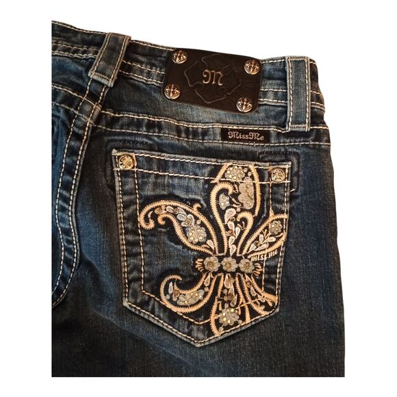 Miss Me Women's‎ Boyfriend Capri Jeans Bling Embroidery Medium Wash Size 25 - Picture 4 of 12